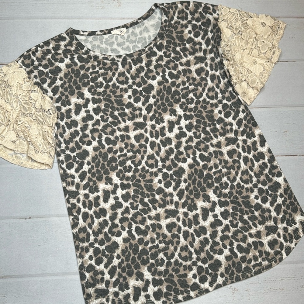BiBi Jersey Knit Lace Sleeve Leopard Print Round Hem Top - Size Small - Picture 4 of 5